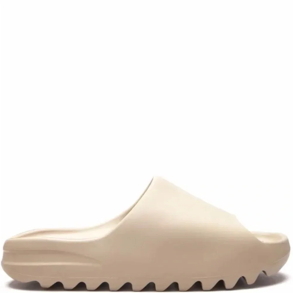 NEW YEEZY PURE SLIDES SIZE 6 MEN / 7 WOMEN